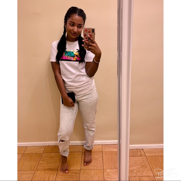 American Eagle light washed mom jeans - Picture 3 of 3